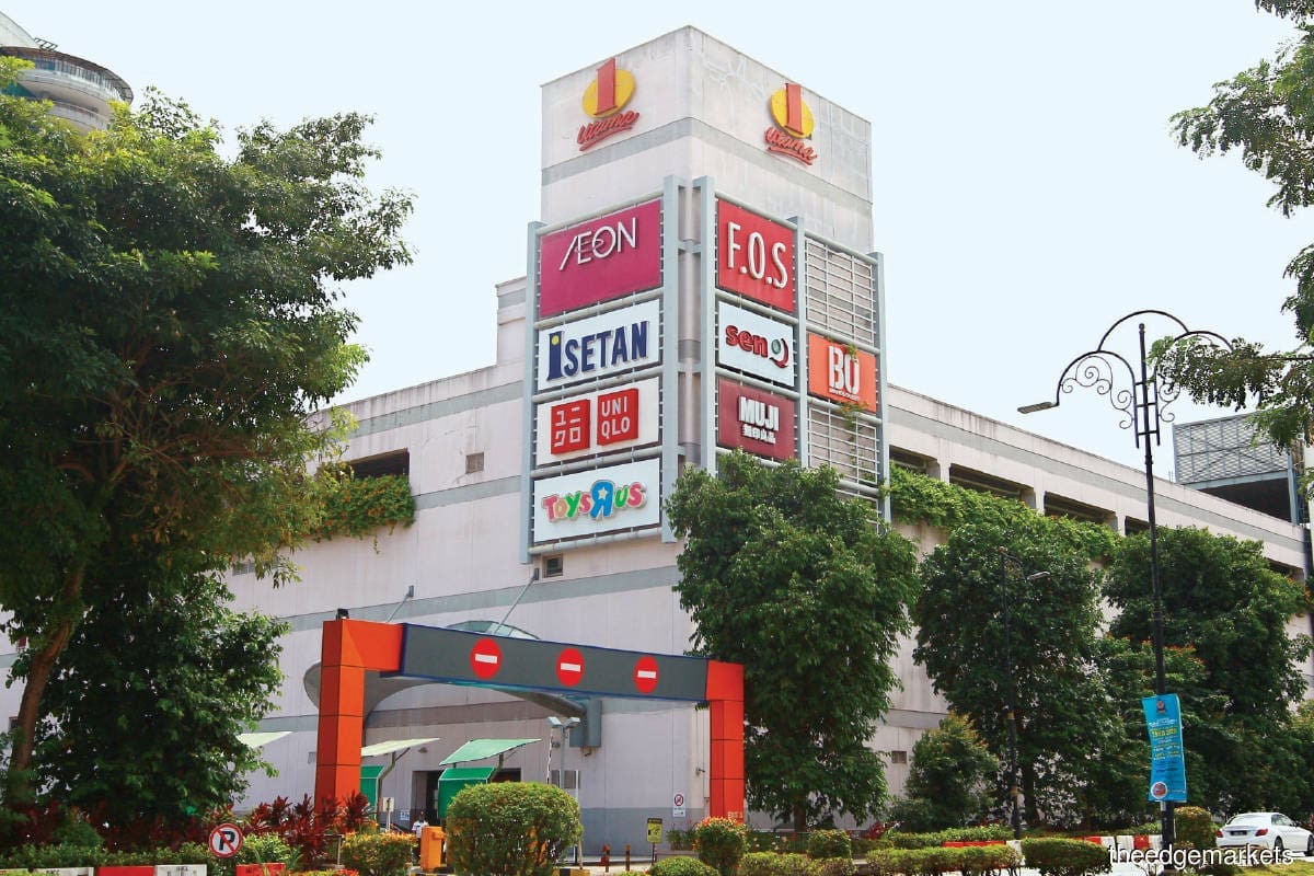 1 Utama mall exterior