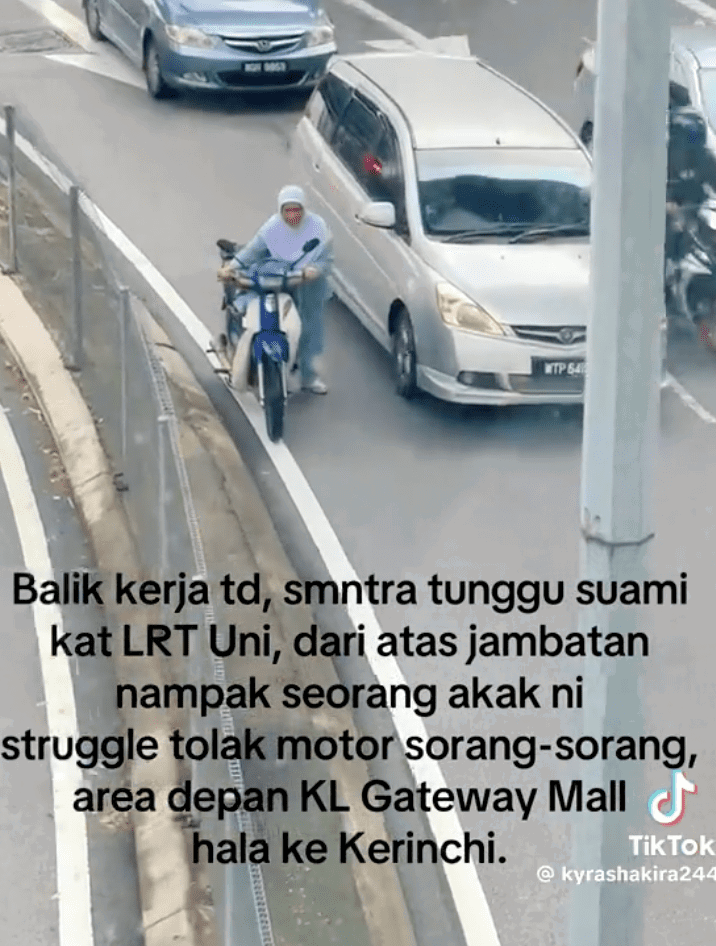 2 M’sian Men Praised For Getting Out Of Their Car To Help Tired Woman Push Motorcycle In Heavy Traffic