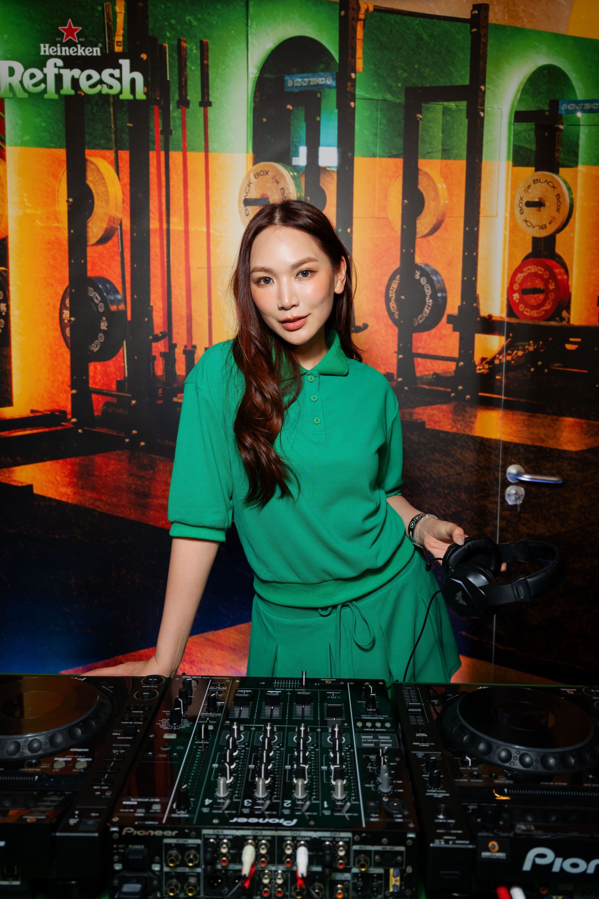 2_Heineken® Refreshing Sessions will transform everyday spaces—think lifestyle gyms, grocery stores, and bookstores—into unexpected music hotspots