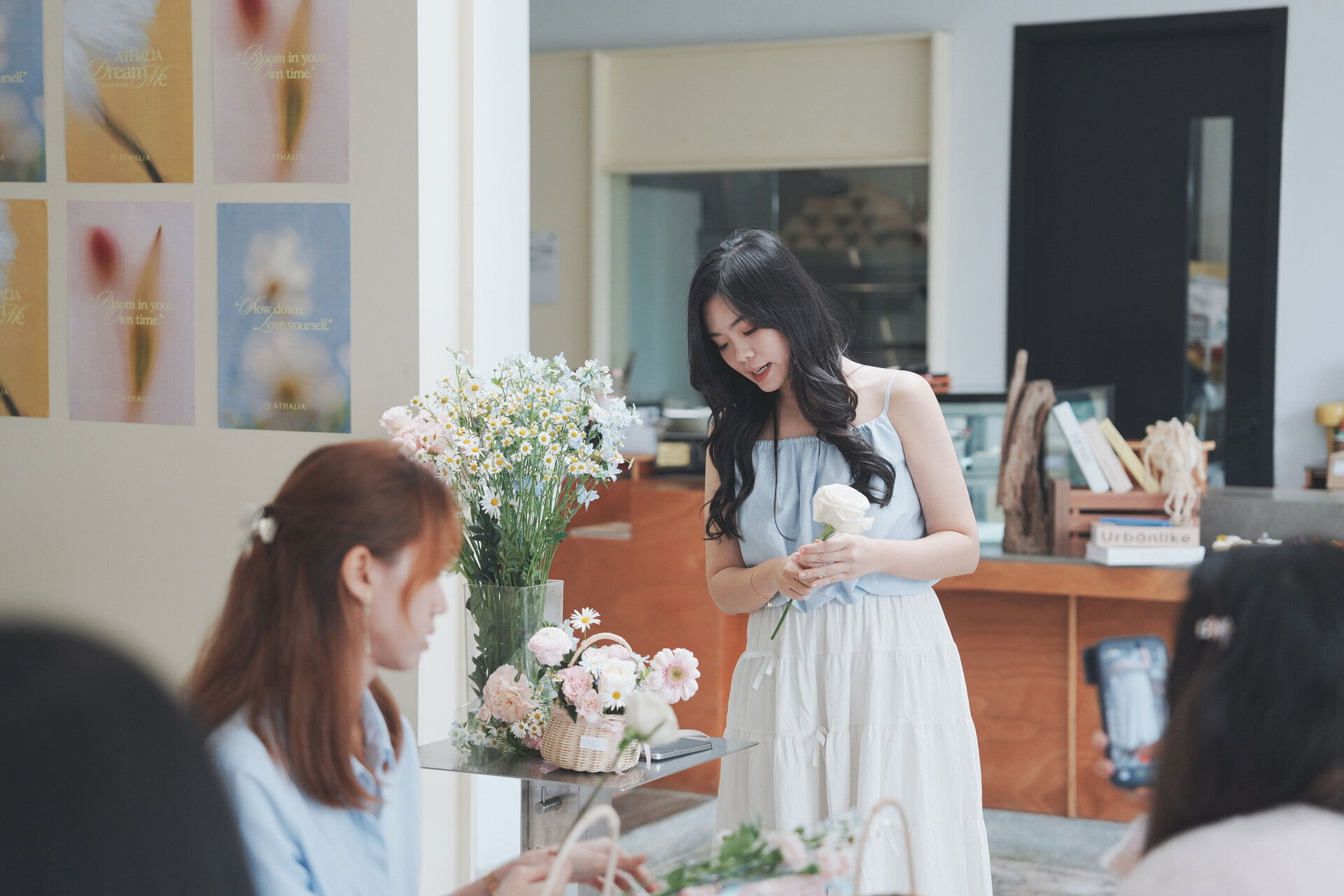2.2 Yee Nie as florist