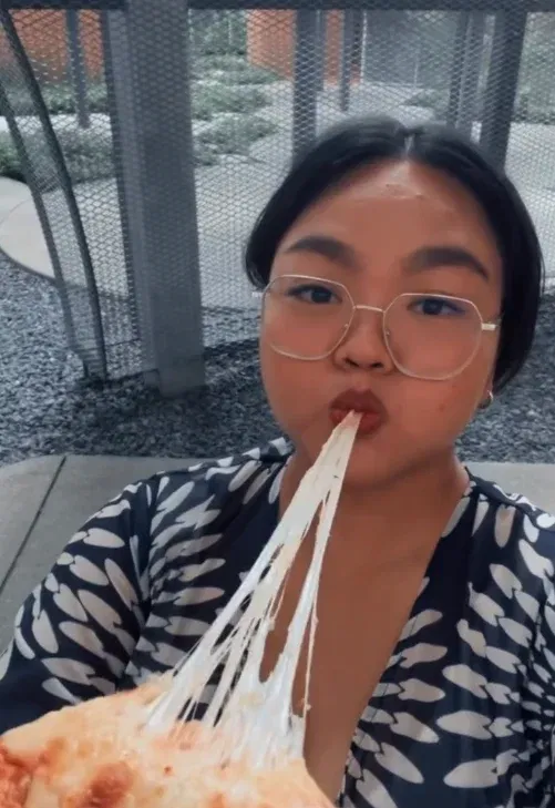 Eating pizza