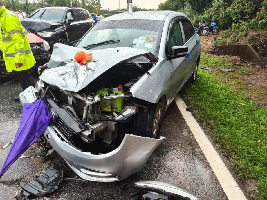 wk car accident in johor