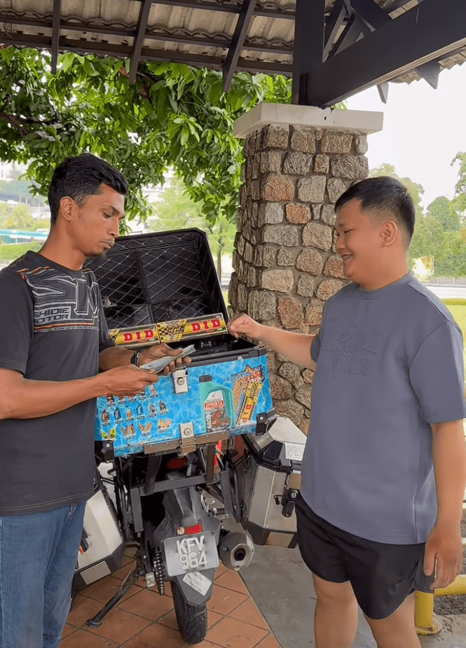 wk biker giving money to mechanic ( )