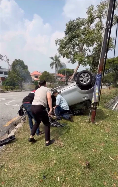  wk car overturned and trapped woman ( ) 