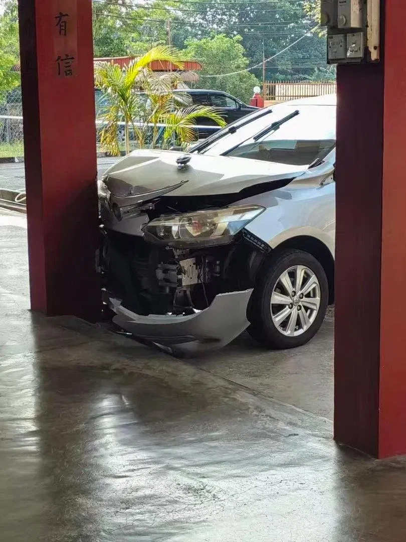 wk crashes into pillar
