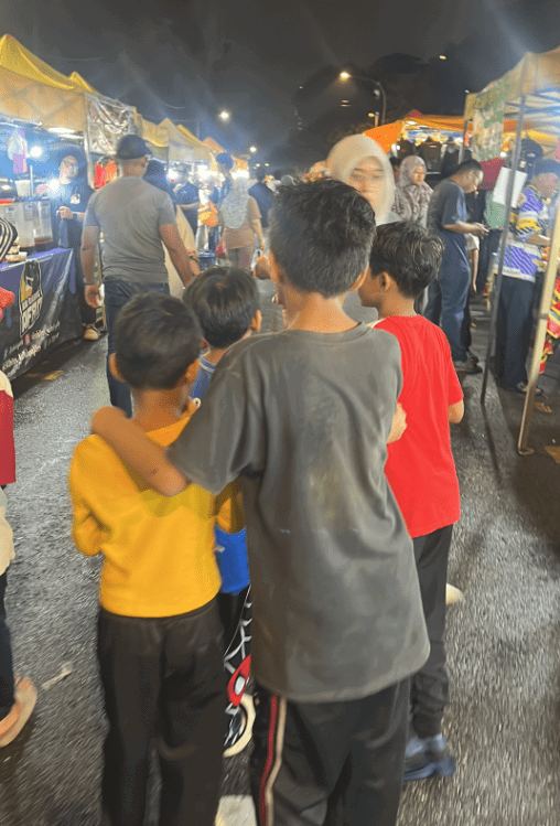 wk yo at night market