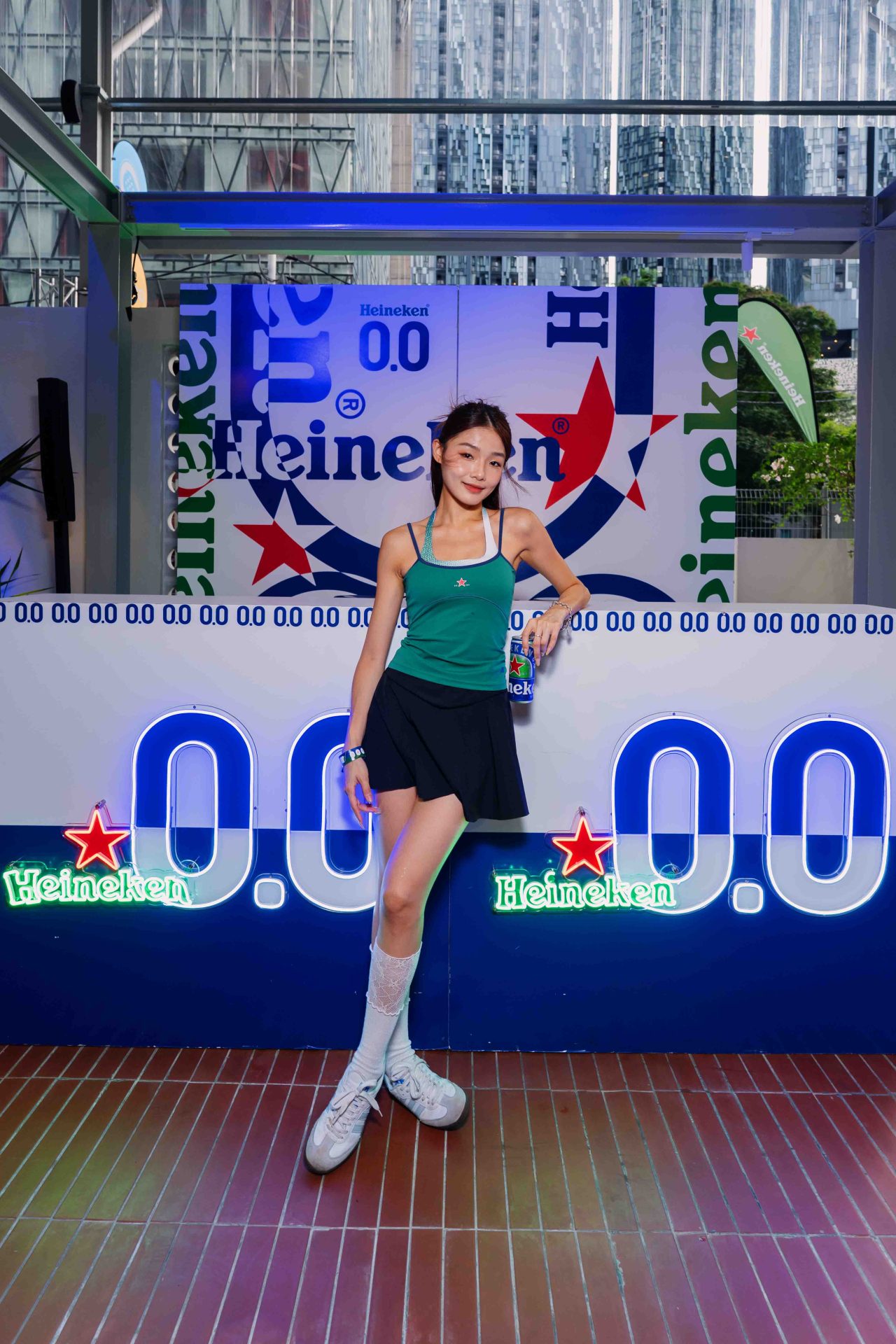 wk k caption heineken® . brings a refreshing energy to the padel scene, and its great taste enjoyed anytime, anywhere. zero reasons needed.