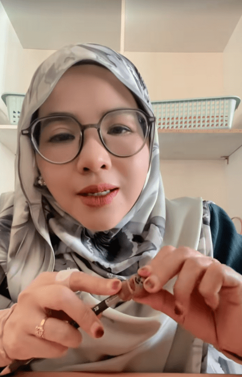 wk teacher receive gift ( )
