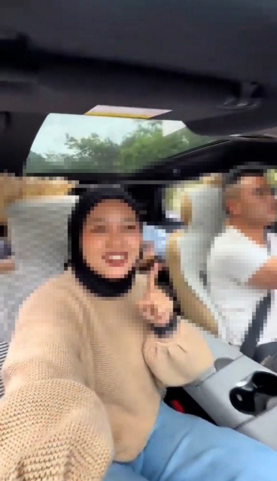 wk m’sian tourists criticised after viral clip shows them covering noses & calling locals in china ‘smelly’