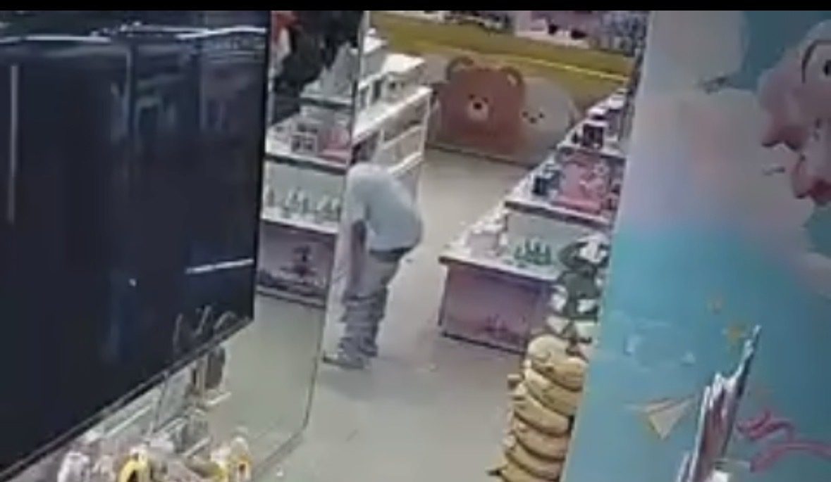 kid poops and pees in retail store