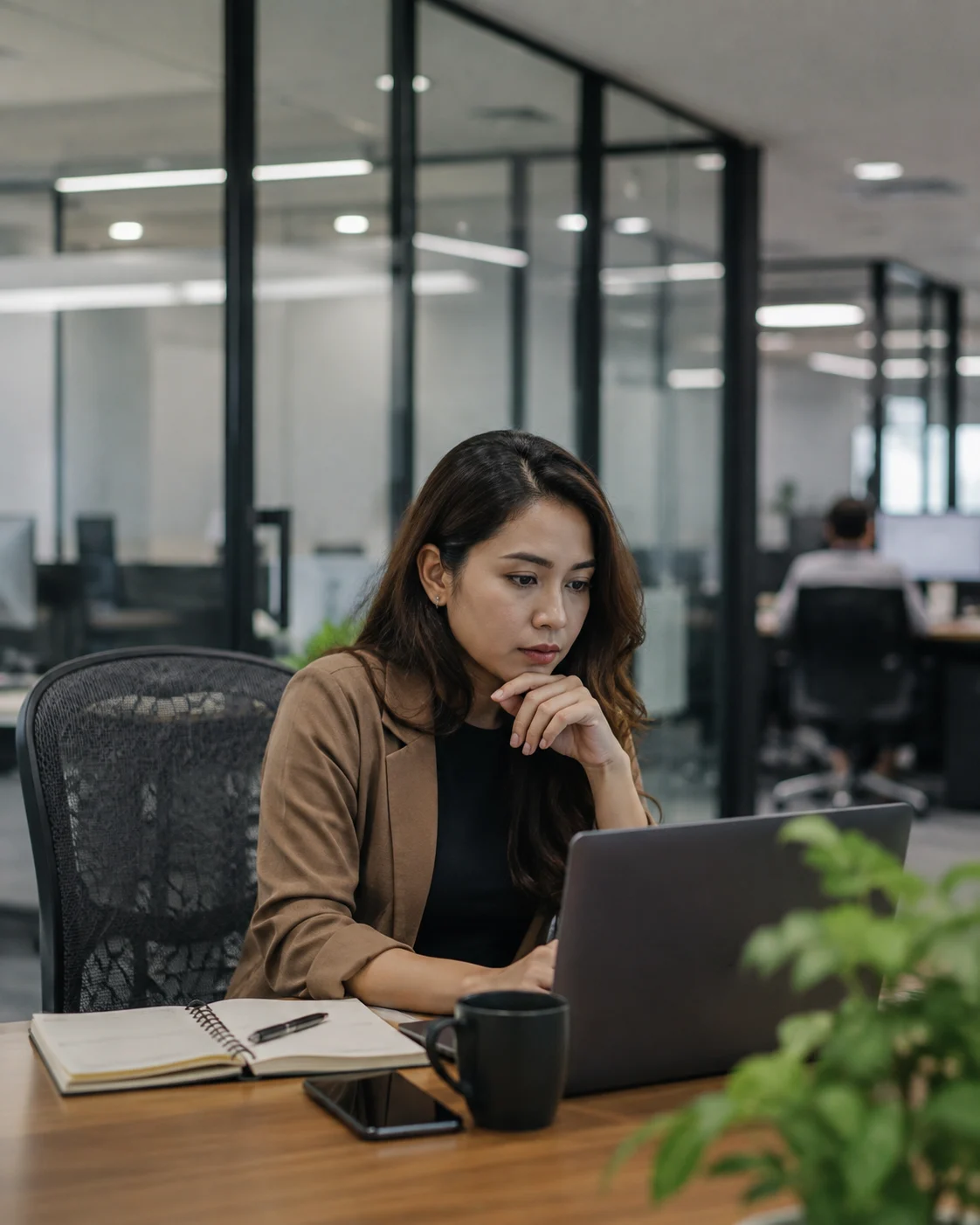  wk woman working in modern office 