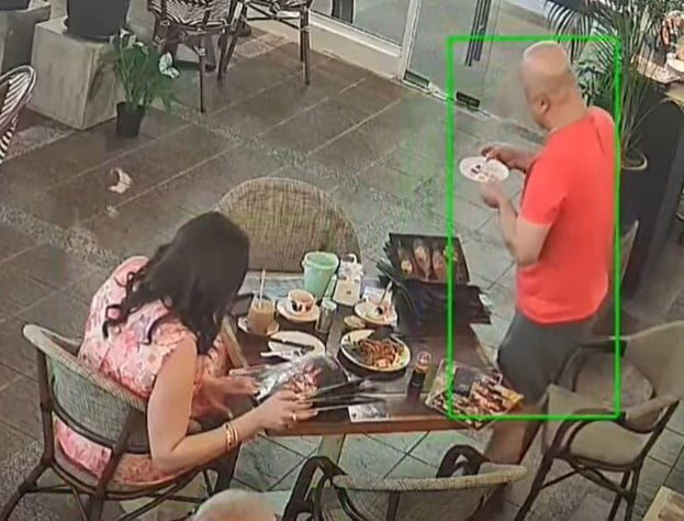 Foreigner In Penang Allegedly Pulls Chest Hair In Char Kuey Teow To Avoid Paying RM30 Bill 1