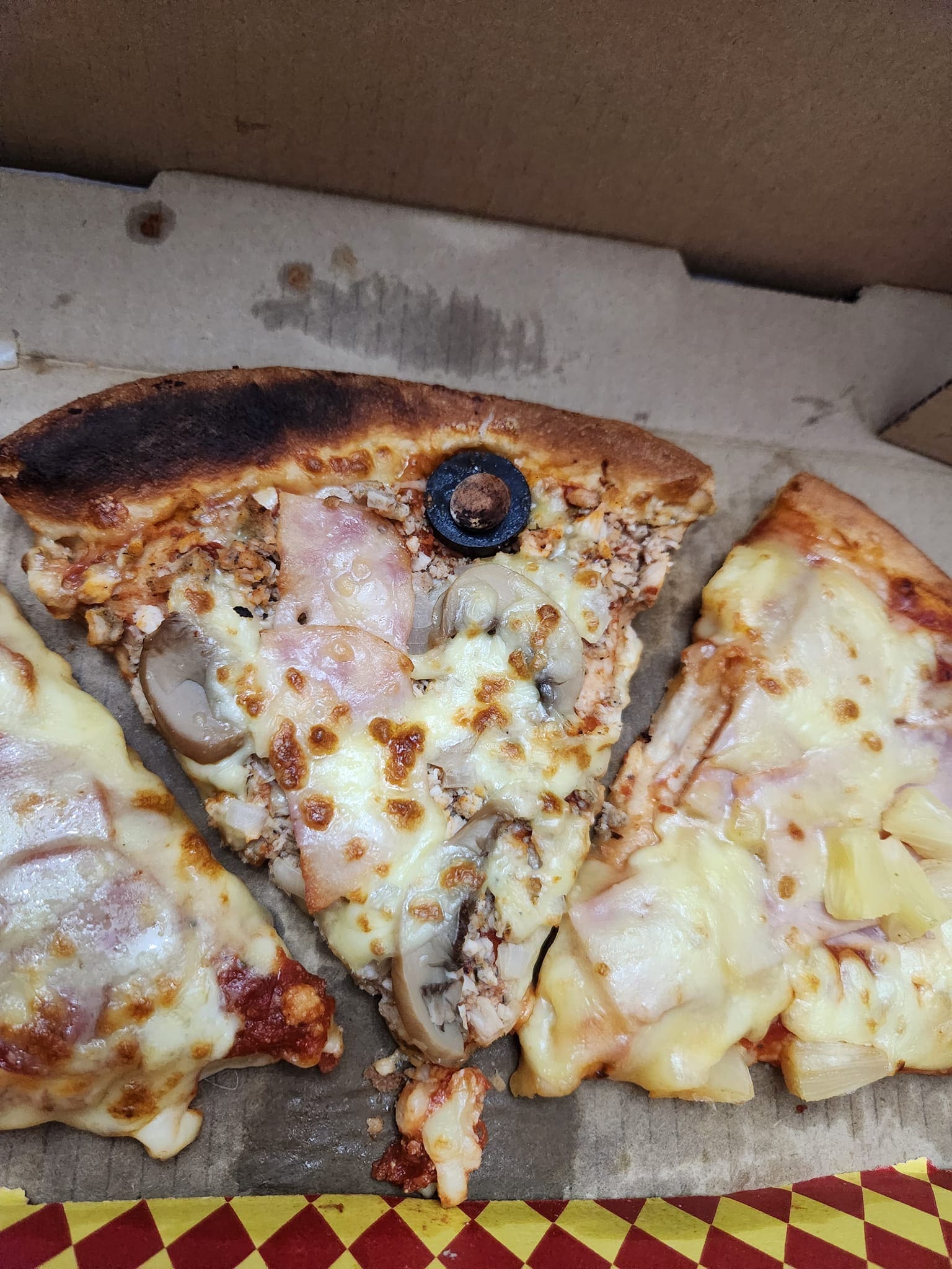 A magnet was found on a Pizza