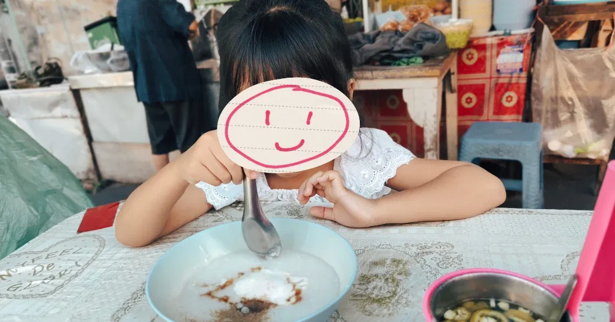 6yo kid eating food