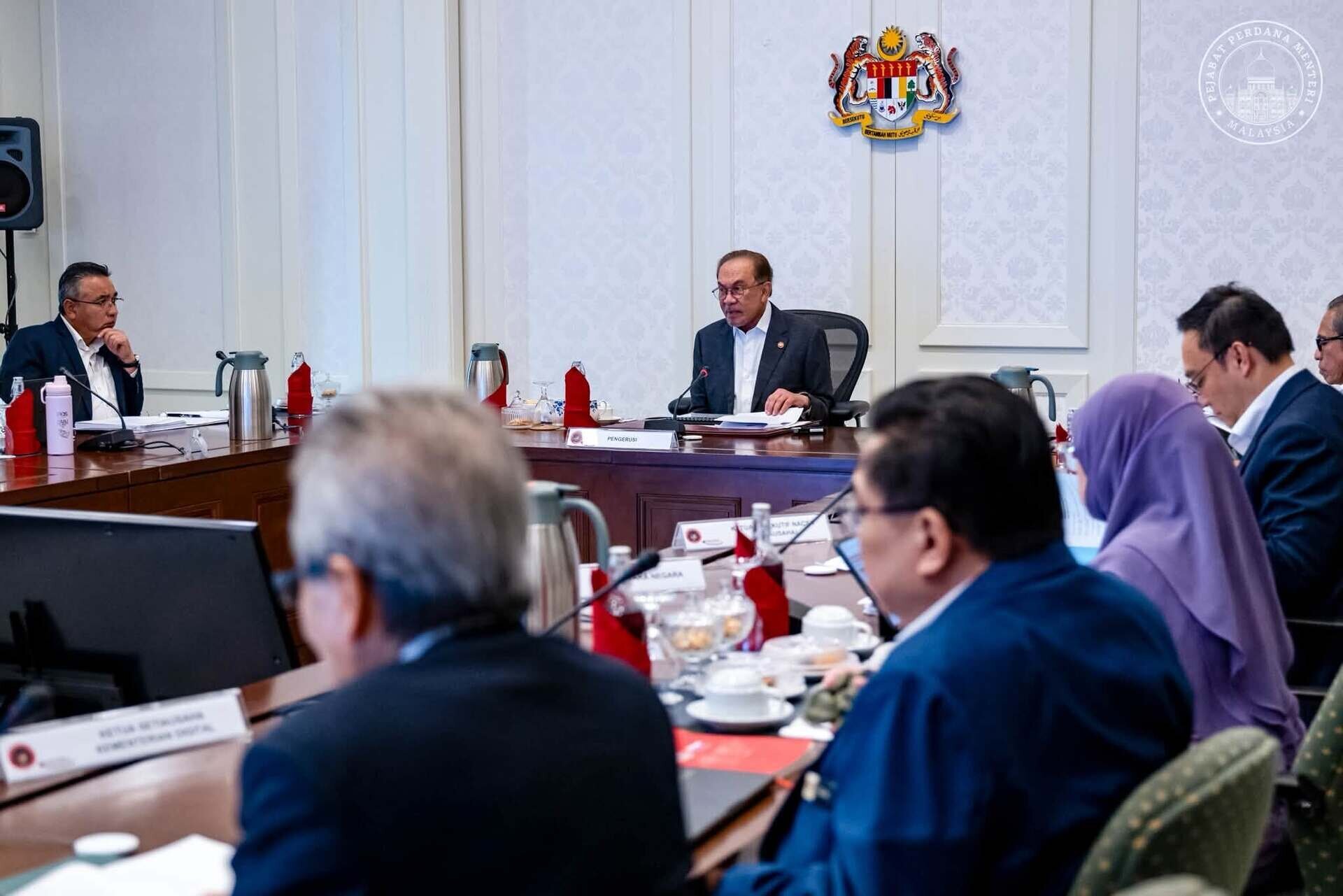 Anwar being briefed on security threats