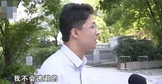China woman does 200 squats over KPI (3)