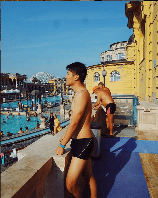 Der Ting travelling