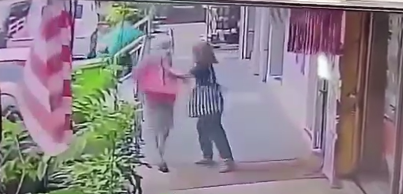 Ex-GE15 candidate pushes hockey player (1)