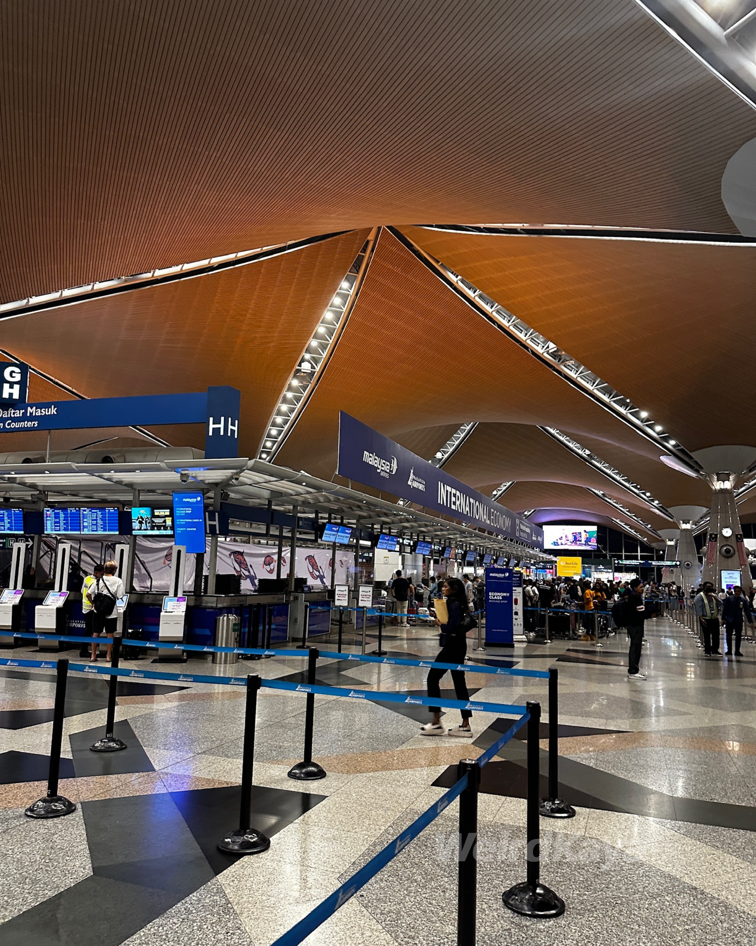 KLIA-Terminal 1-International Flight-KL-Malaysia-Checked In Baggage