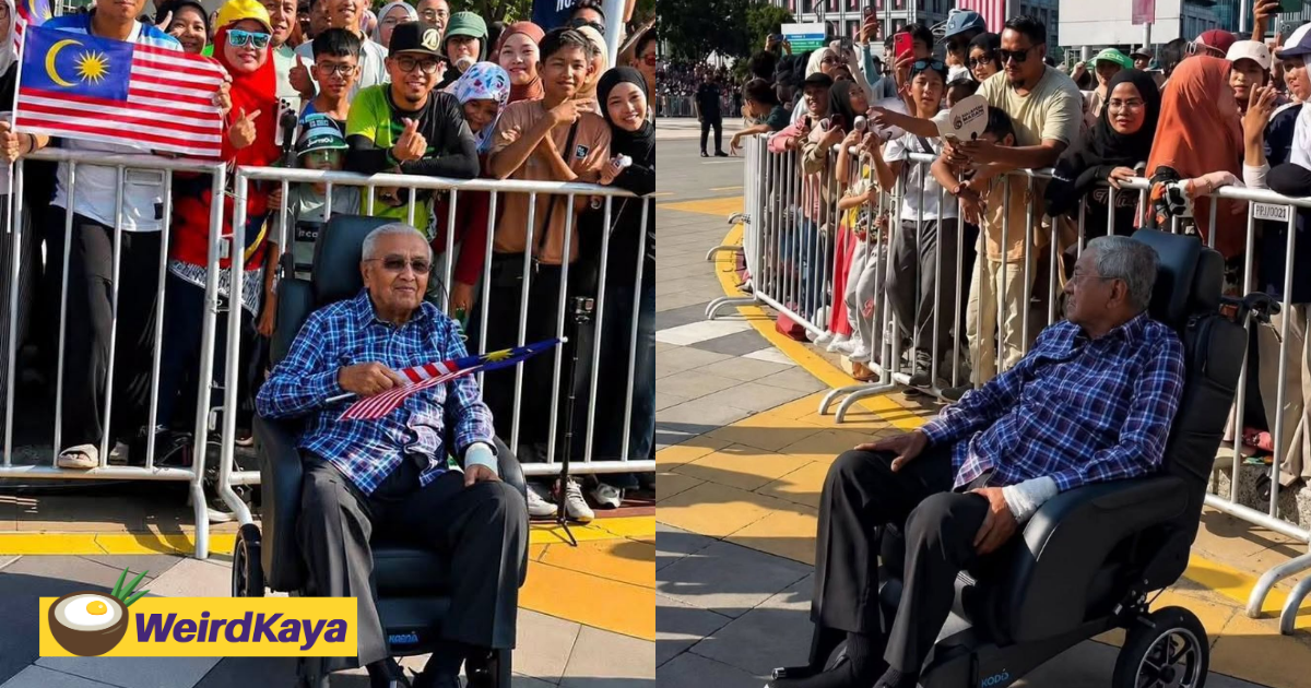 Mahathir Attends Merdeka Parade Despite Not Being Invited, Sight Saddens M’sians | WeirdKaya