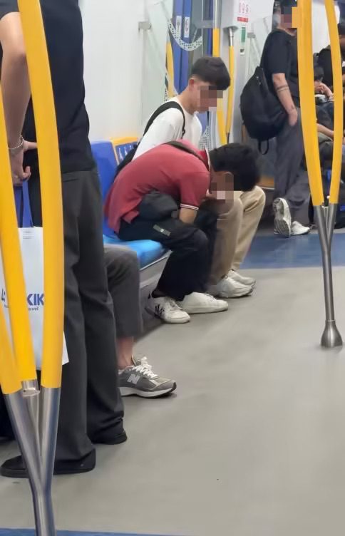 Man chews on train pole inside MRT