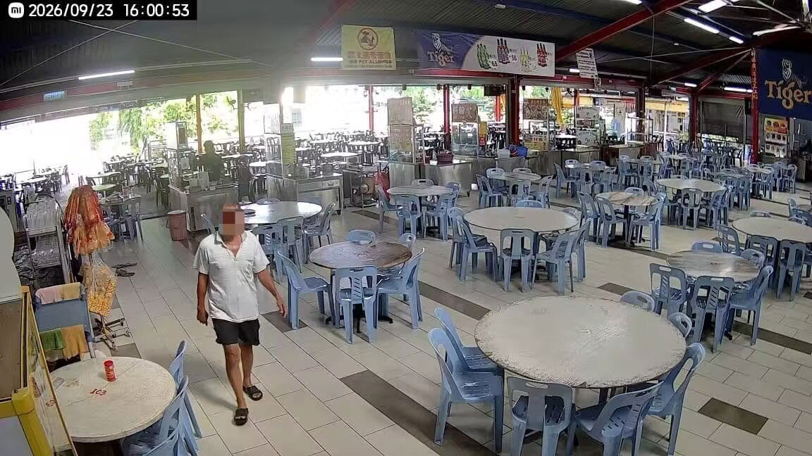 Man takes toilet faucets (1)