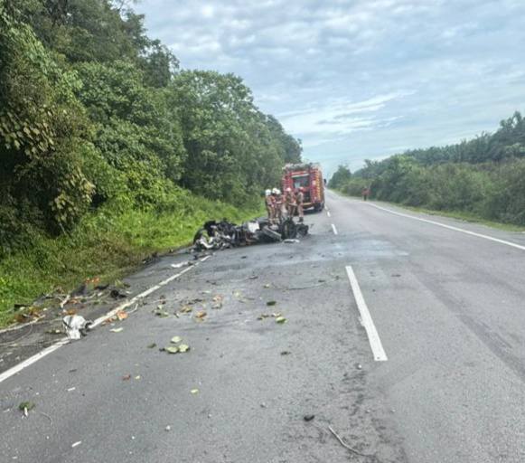 S'porean Couple Killed After Ferrari Loses Control & Bursts Into Flames While Travelling From JB To Mersing