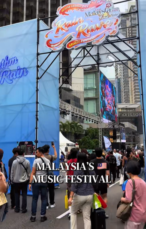 Tourist thoughts on Rain Rave (1)