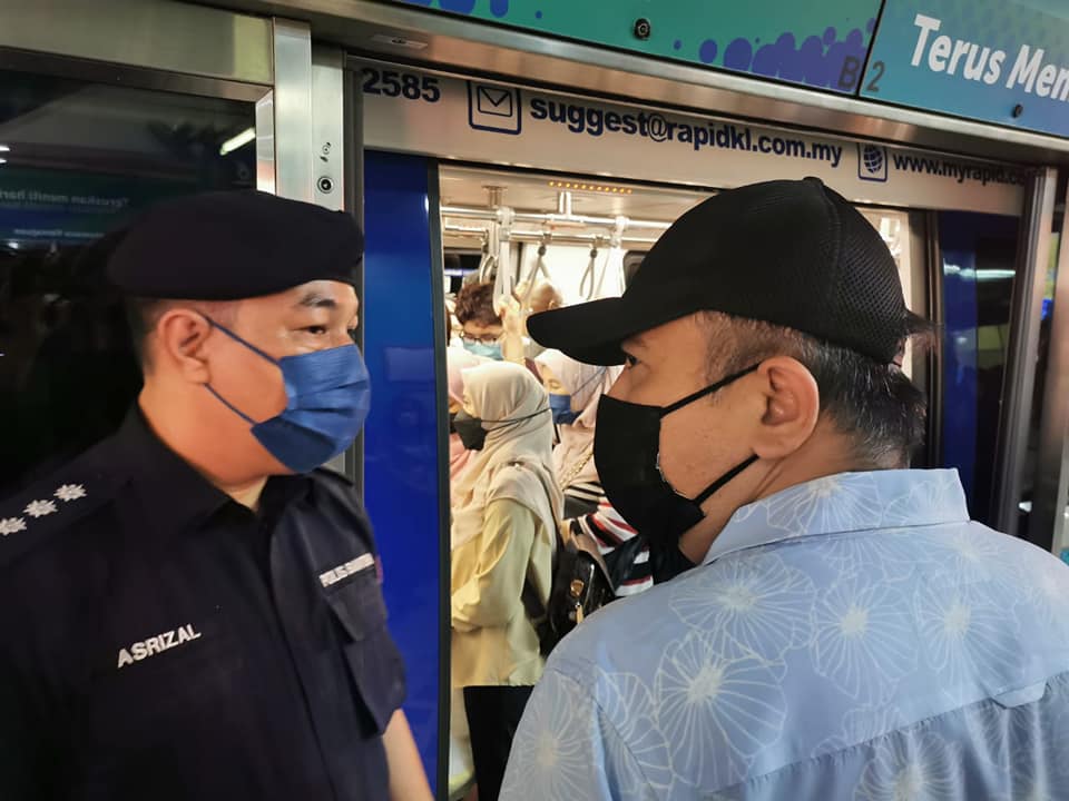 Anthony Loke spot-checks LRT kelana jaya line.