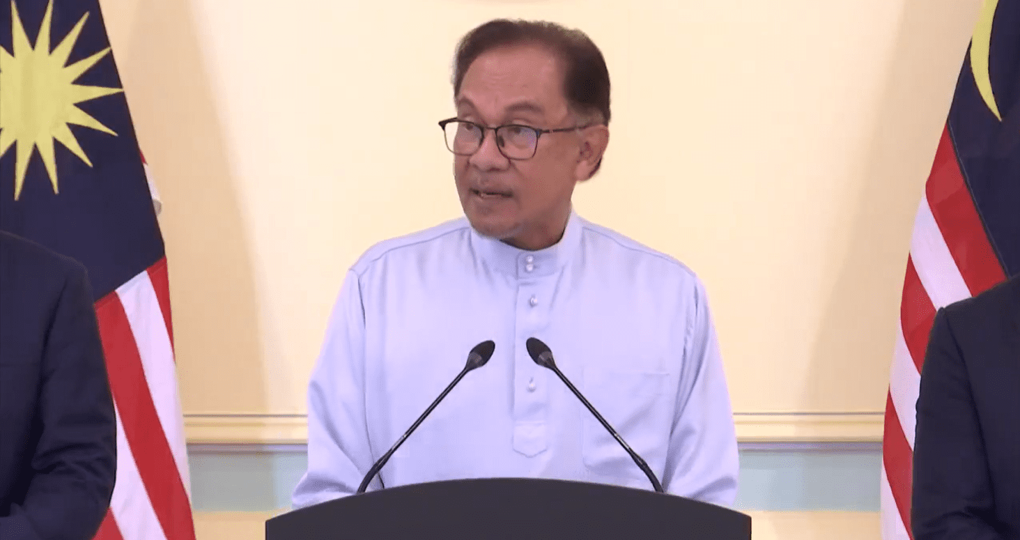 Anwar: M'sians To Enjoy Free Toll For 4 Days During Raya