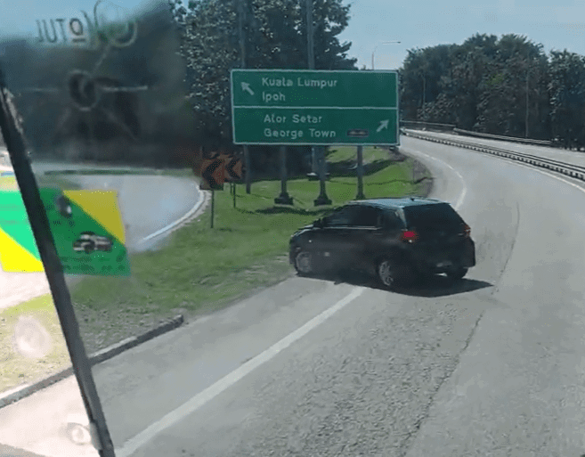 Car make an illegal turn at highway Screenshot 2025-01-10 212103 (2)