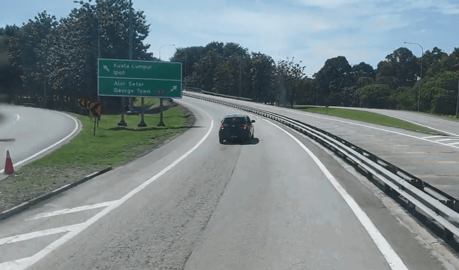 Car make an illegal turn at highway Screenshot 2025-01-10 212103 (3)