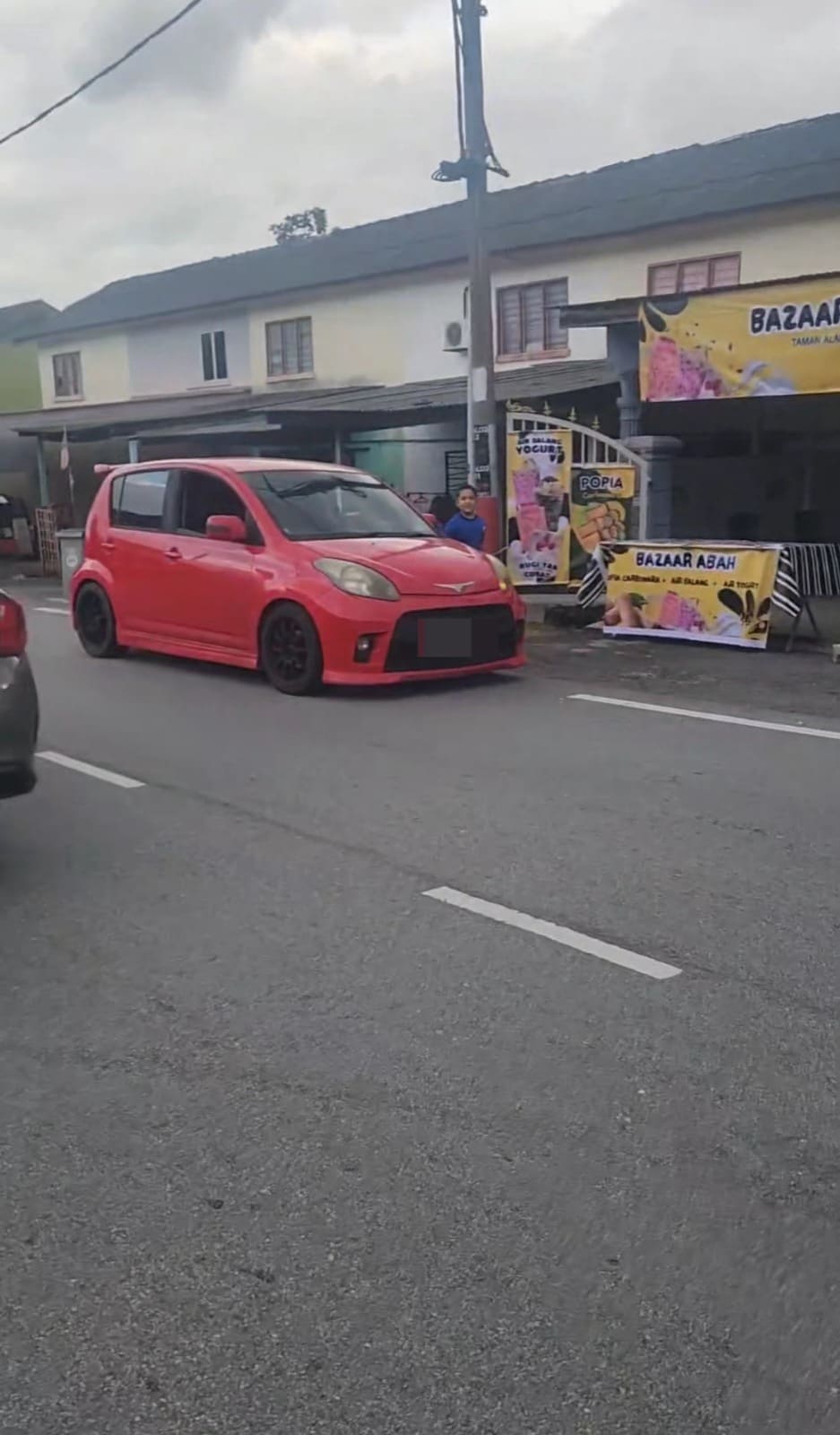 car stopping by at a stall near house