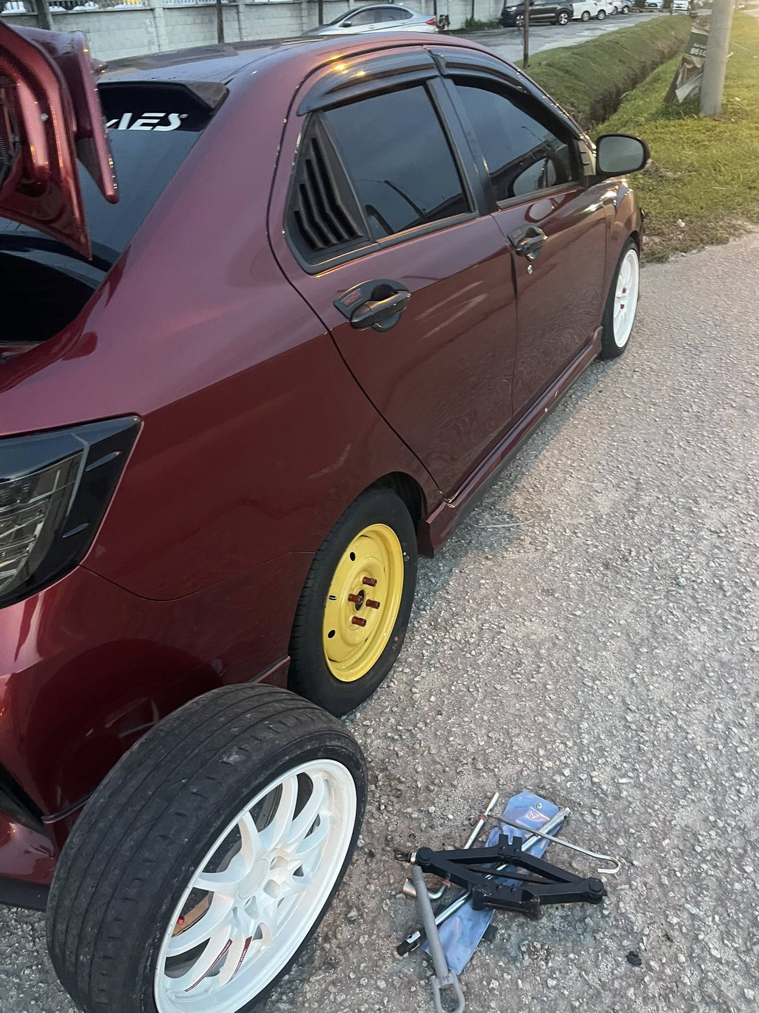changing tyre