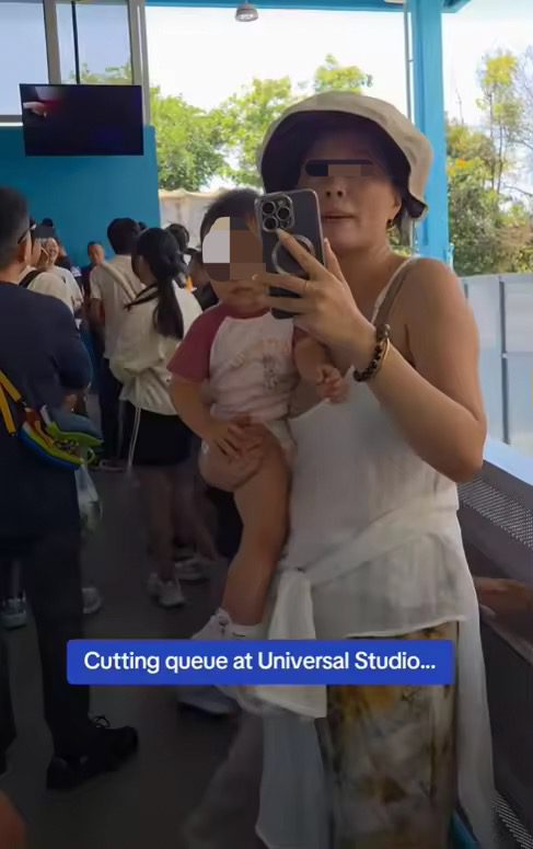 China woman fighting with man at USS