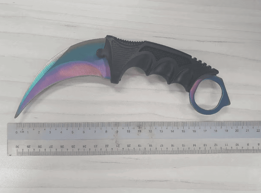 Claw knife used by Gandas