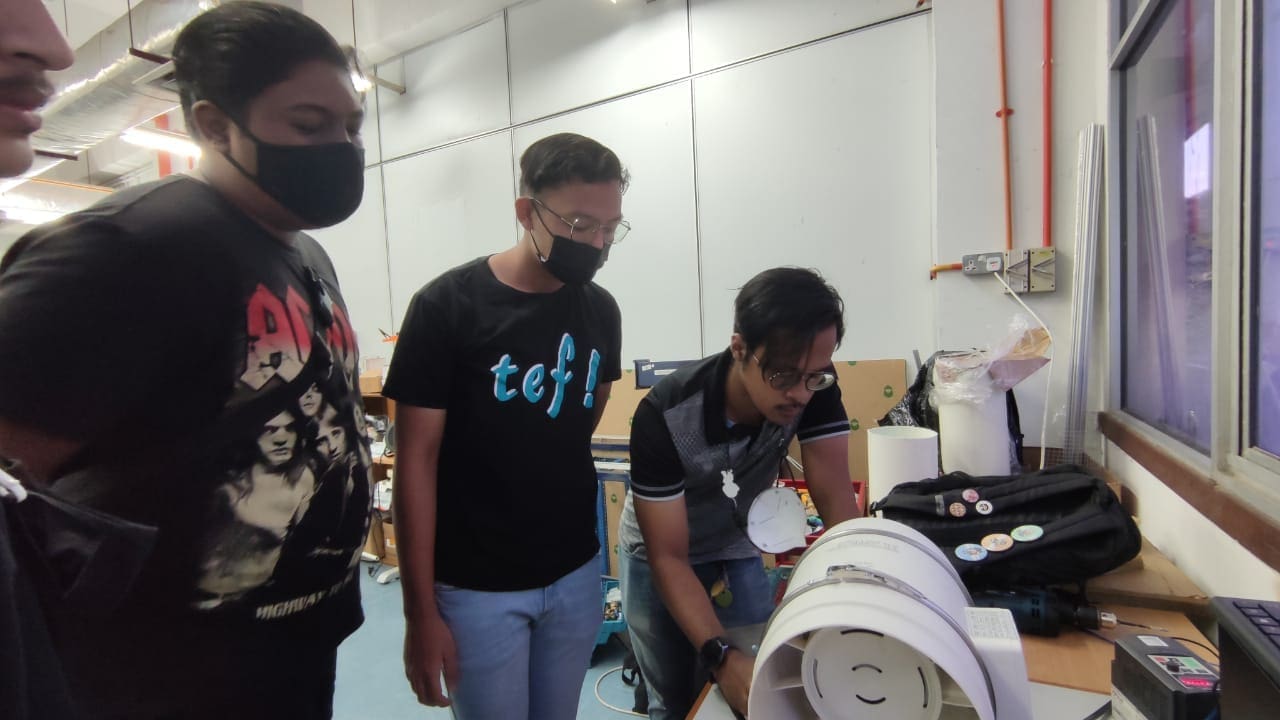 Aiman Danial and classmates 