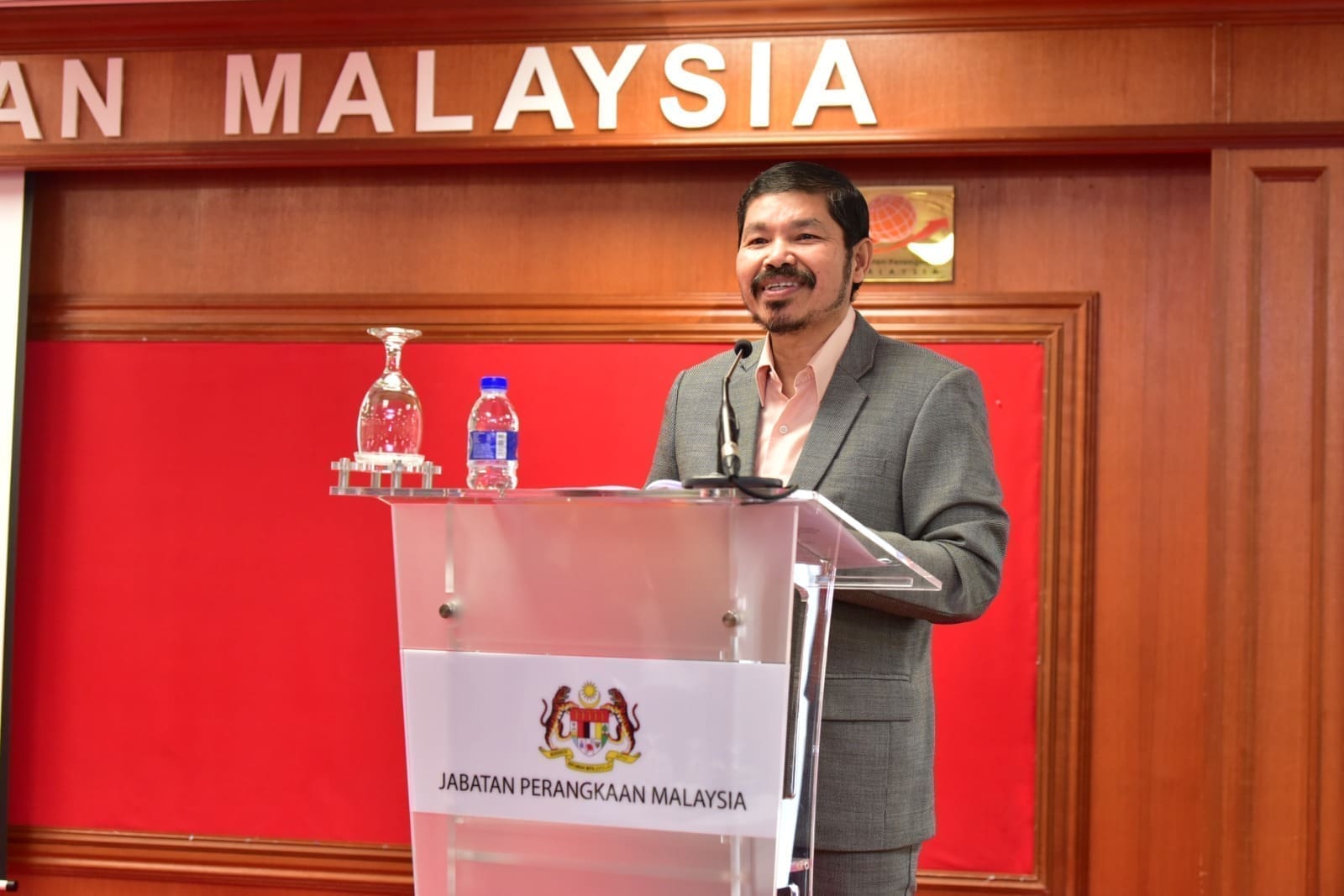 Datuk Seri Dr Mohd Uzir Mahidin at a press conferenceDatuk Seri Dr Mohd Uzir Mahidin at a press conference