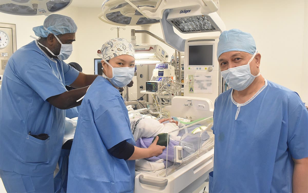 Dr. Foo Sze Yuen and Dato’ Dr Zakaria Zahari with patient