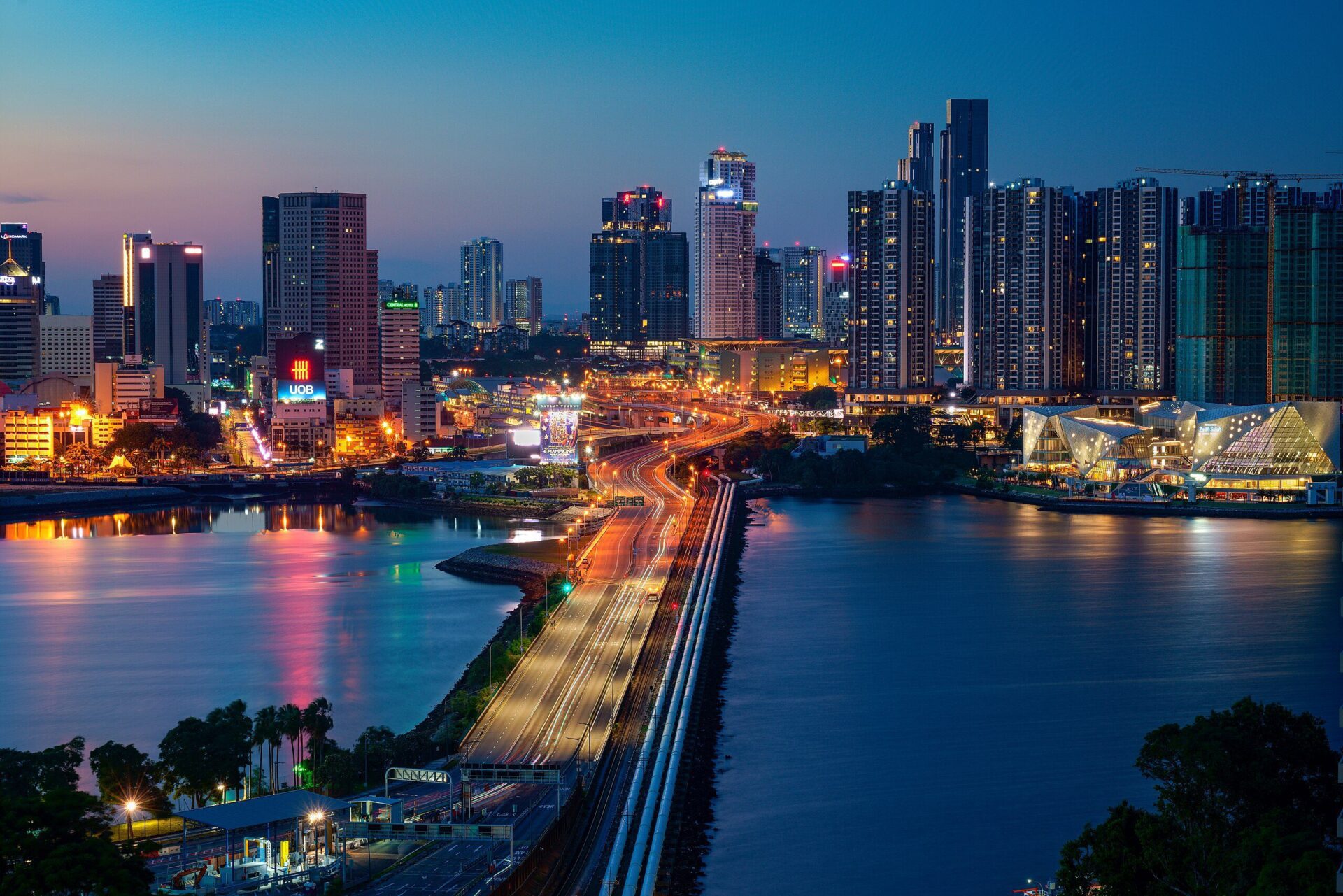 Empty_Singapore-Malaysia_Causeway 0811