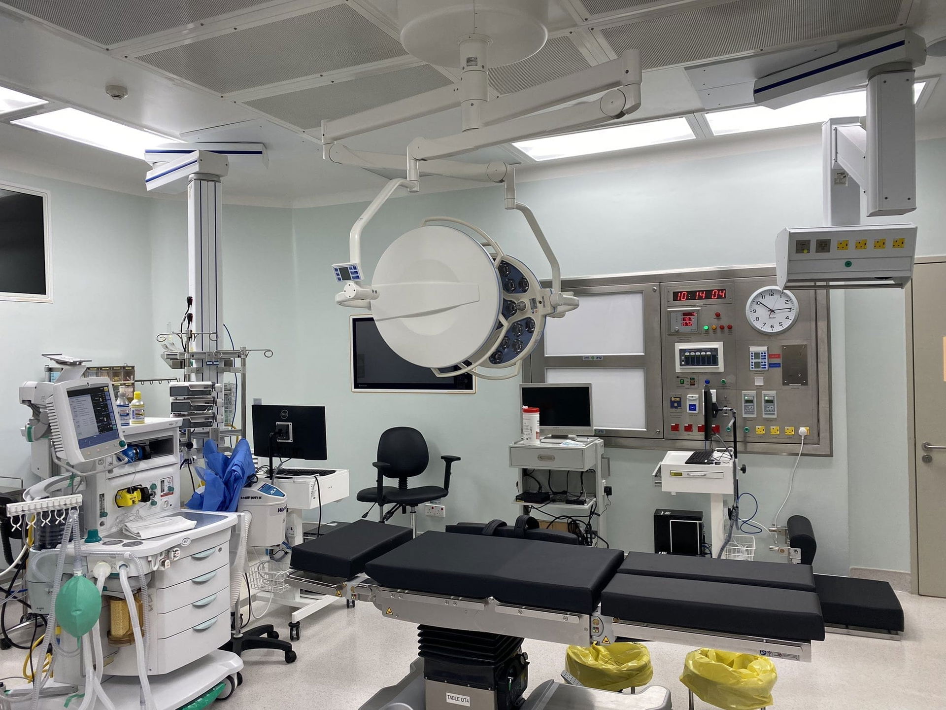 Integrated Neuro-Endocrine hybrid operating theater