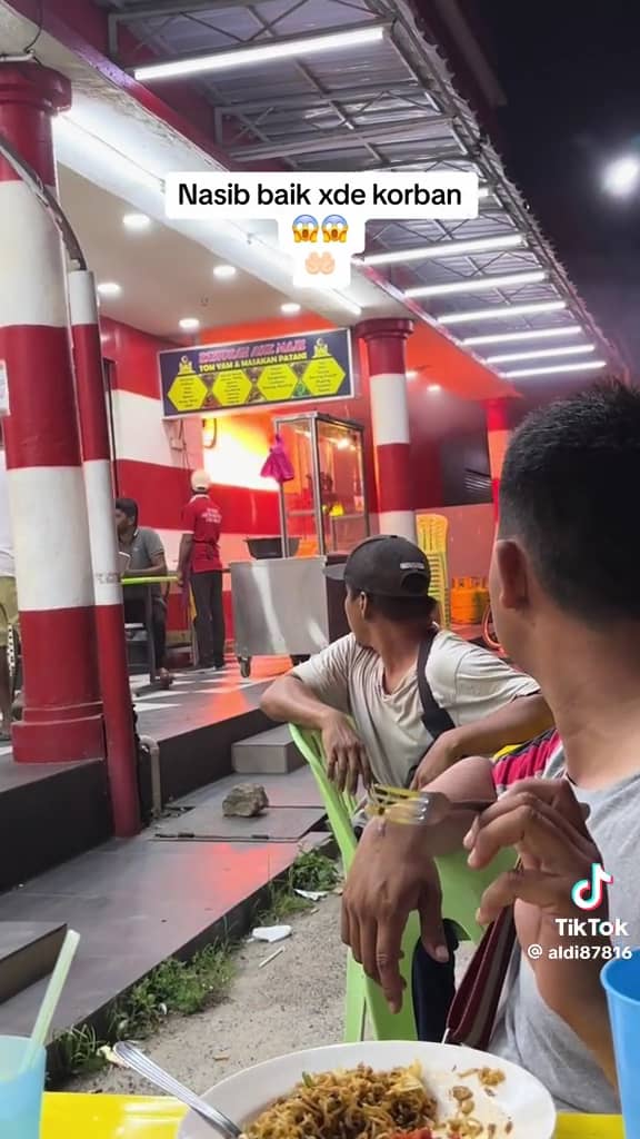fire spreading at mamak restuarant