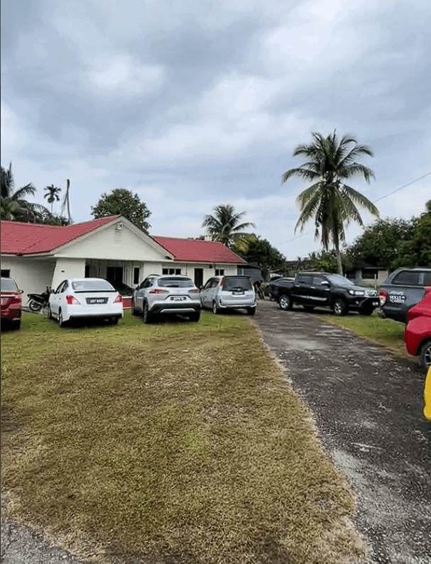 Free car park in exchange of prayer (3)