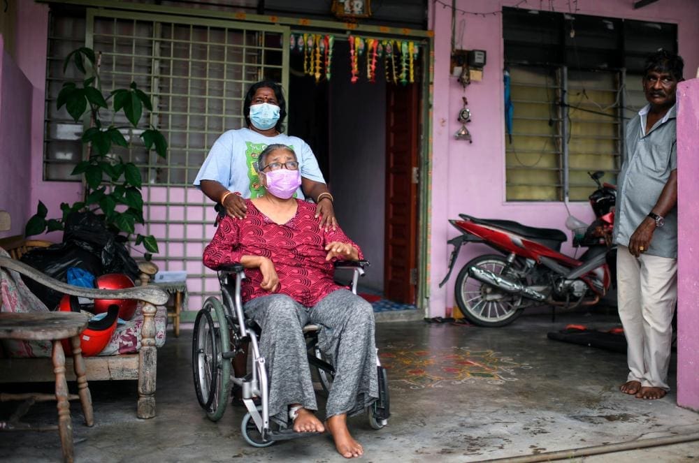 Woman forgoes Deepavali celebrations to save senior citizen who was trapped in flood waters