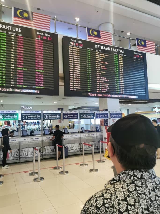 Anthony Loke checking KTM schedule