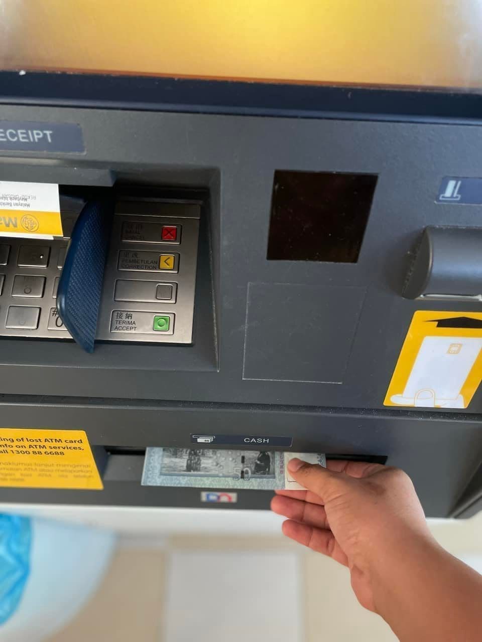 M'sian Housewife In Pahang Fell Victim Into Parcel Scam And Lost Almost RM100k