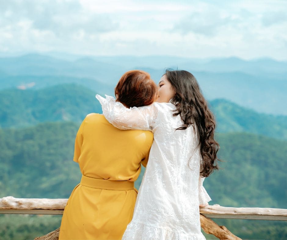 Mother and daughter travel 