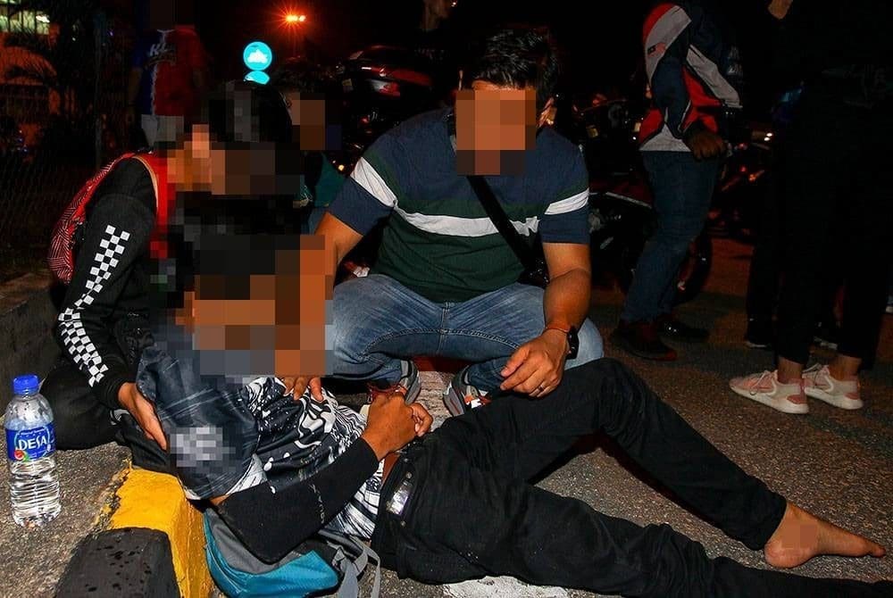 Malaysian teen has panic attack after detained by police at Negeri Sembilan