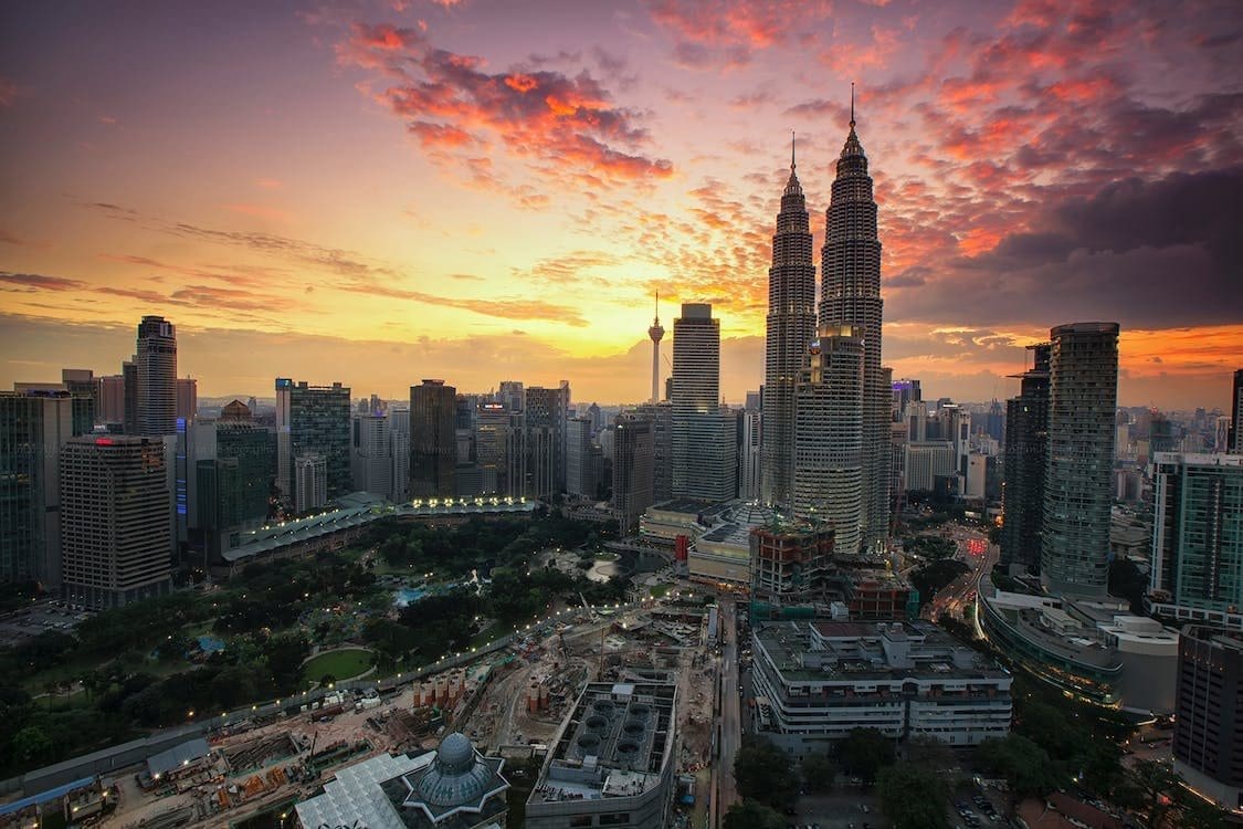 TikToker Claims KL Is A Safer City Compared To The US, M'sians Don't Seem To Agree