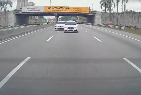 Toyota camry crashes into Honda city near Awan Biru R&R